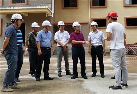 覃振華到梧州佛子時(shí)代廣場(chǎng)項(xiàng)目進(jìn)行安全生產(chǎn)檢查