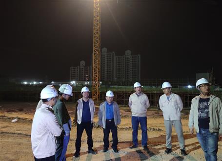 【奮戰(zhàn)80天·沖刺四季度】唐峰利用休息時間到石碑坪安置房項目調(diào)研指導